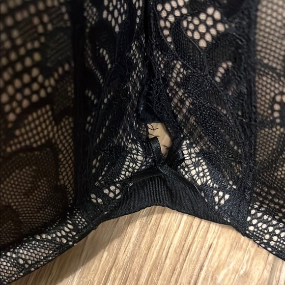 Cacique Black Lace Underwire Bra with Molded Cups 44DD - Picture 2 of 8